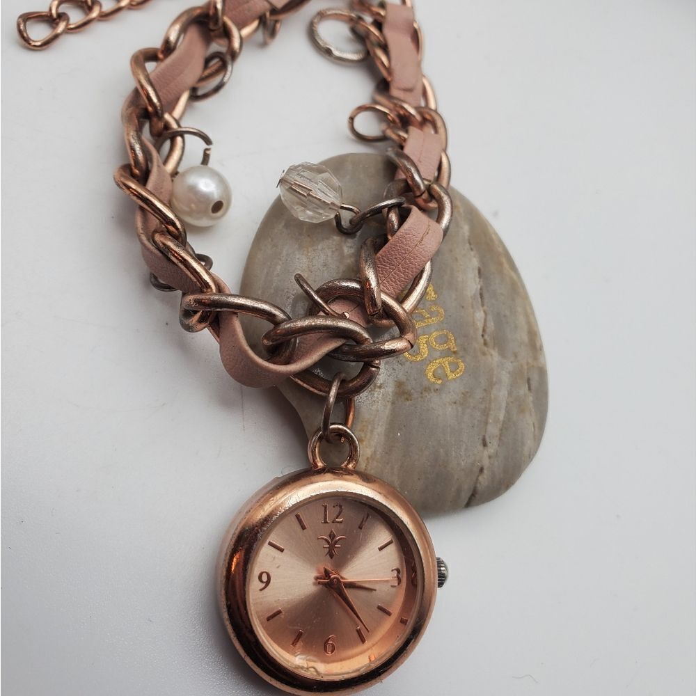 Rose gold tone bracelet watch needs batteries‎